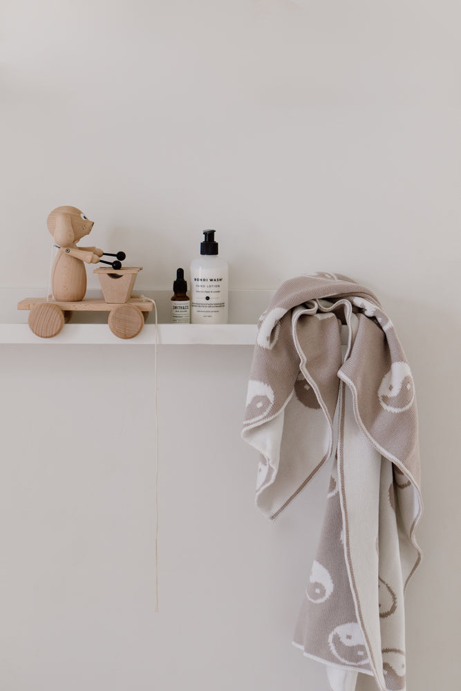 Yin Yang Blanket- Taupe