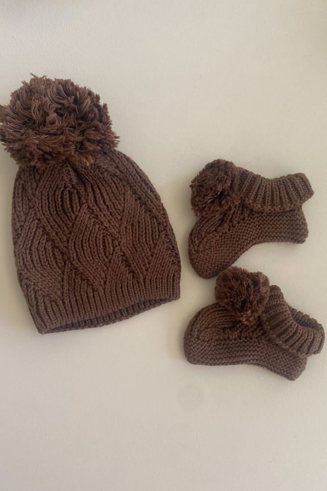 Shell Stitch Newborn Bonnet &amp; Booties