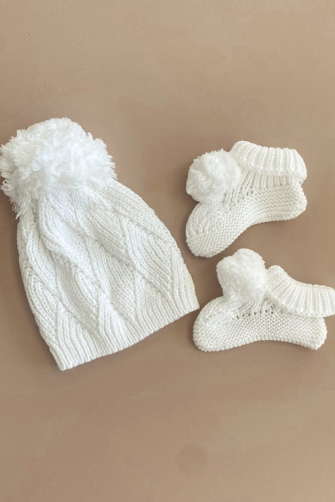Shell Stitch Newborn Bonnet &amp; Booties