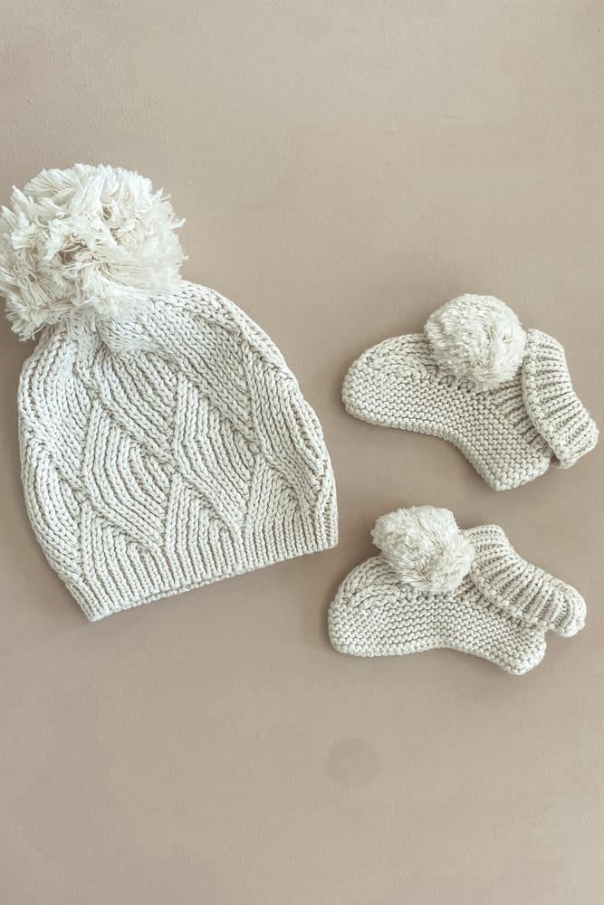 Shell Stitch Newborn Bonnet &amp; Booties