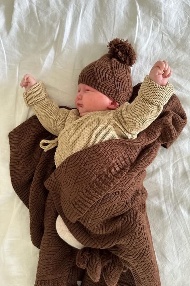 Shell Stitch Newborn Bonnet &amp; Booties