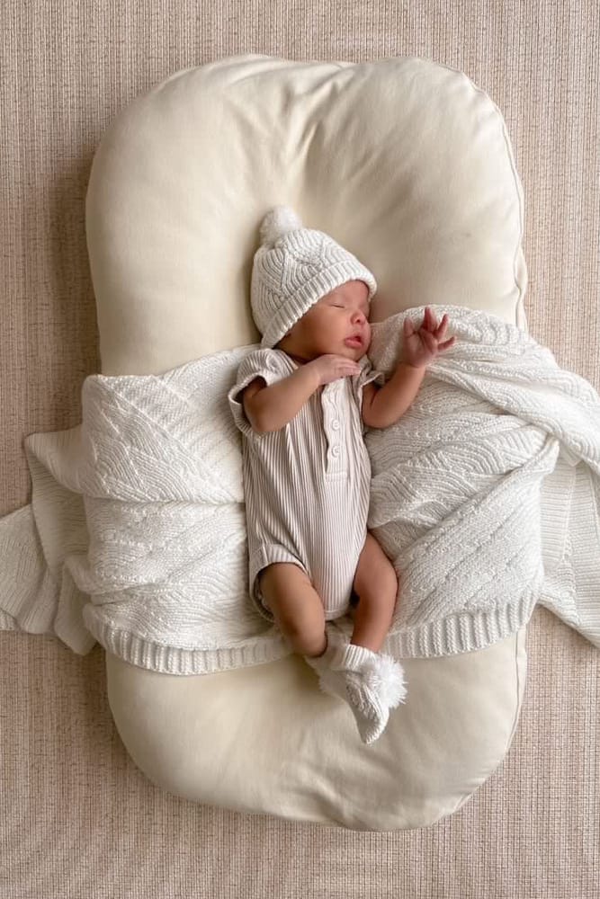 Shell Stitch Newborn Bonnet &amp; Booties
