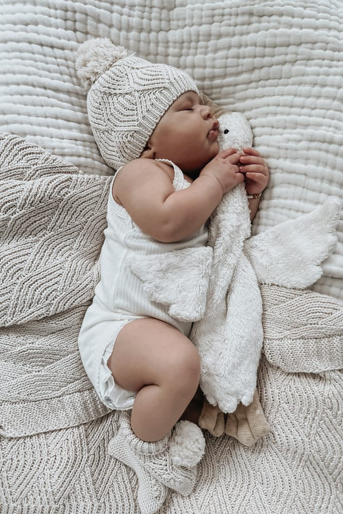 Shell Stitch Newborn Bonnet &amp; Booties